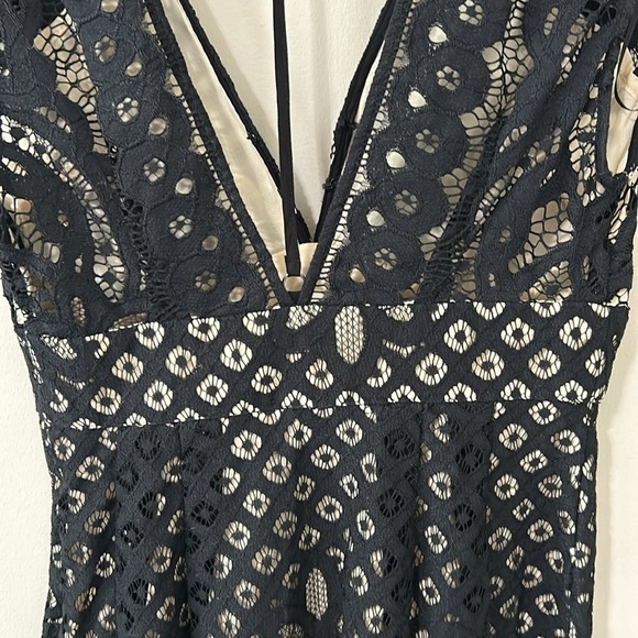 Free People One Million Lovers Black Lace Deep V Neck Mini Dress Size 2 - Picture 9 of 15
